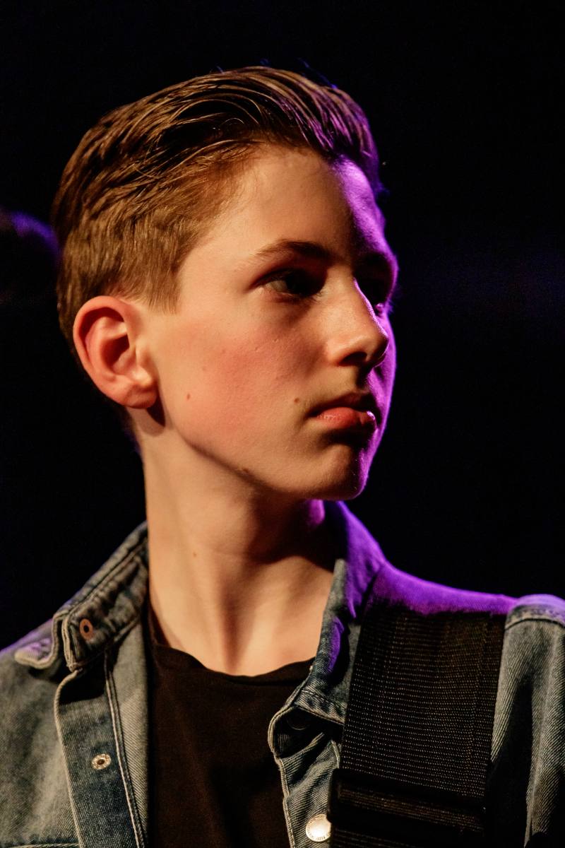 Contageous, Hotel California, Popgroep Contageous