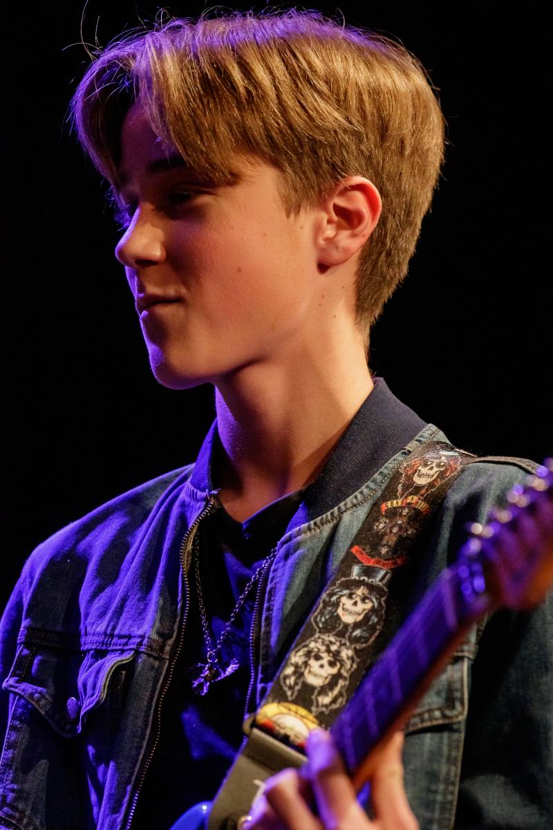 Contageous, Hotel California, Popgroep Contageous