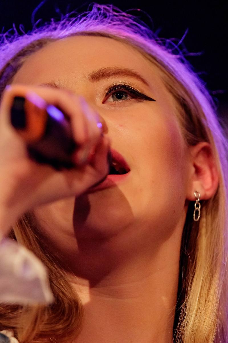 Contageous, Hotel California, Popgroep Contageous
