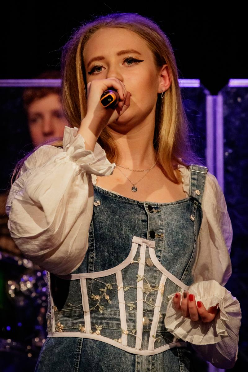 Contageous, Hotel California, Popgroep Contageous