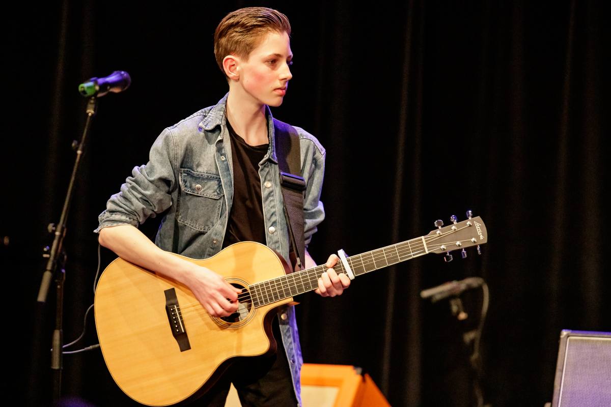 Contageous, Hotel California, Popgroep Contageous