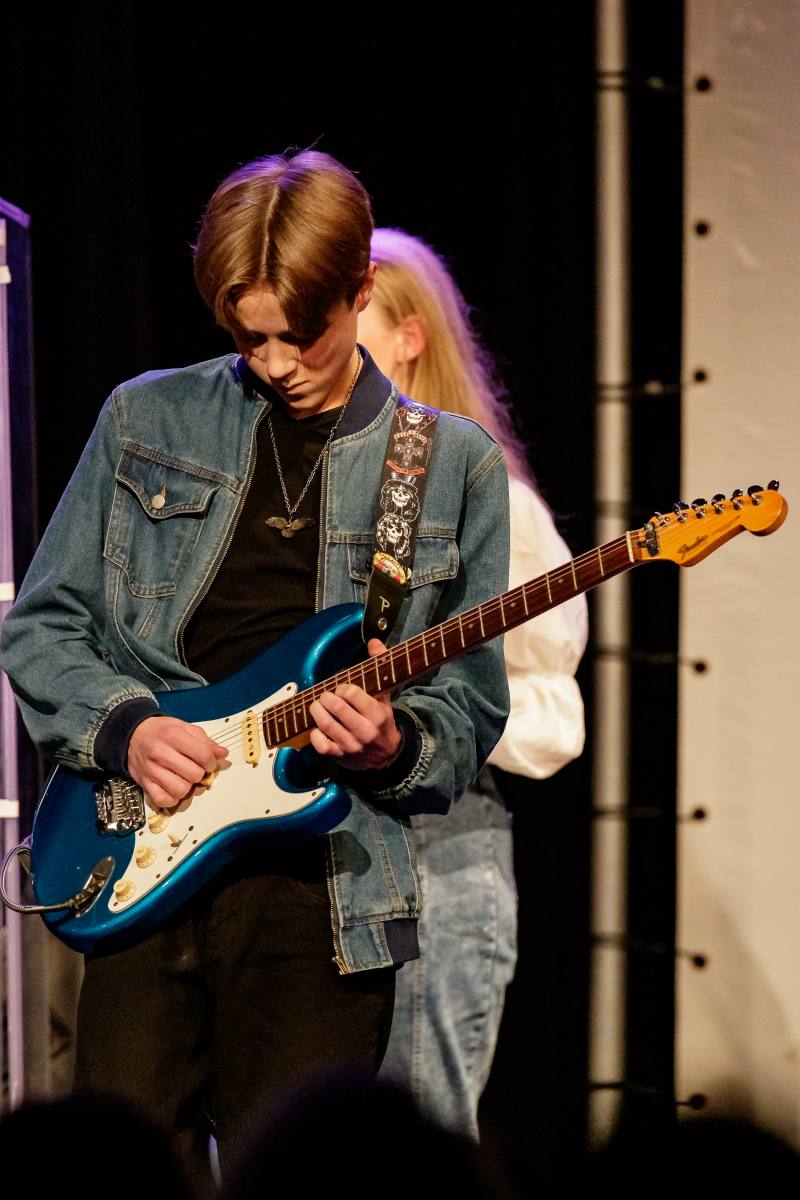 Contageous, Hotel California, Popgroep Contageous