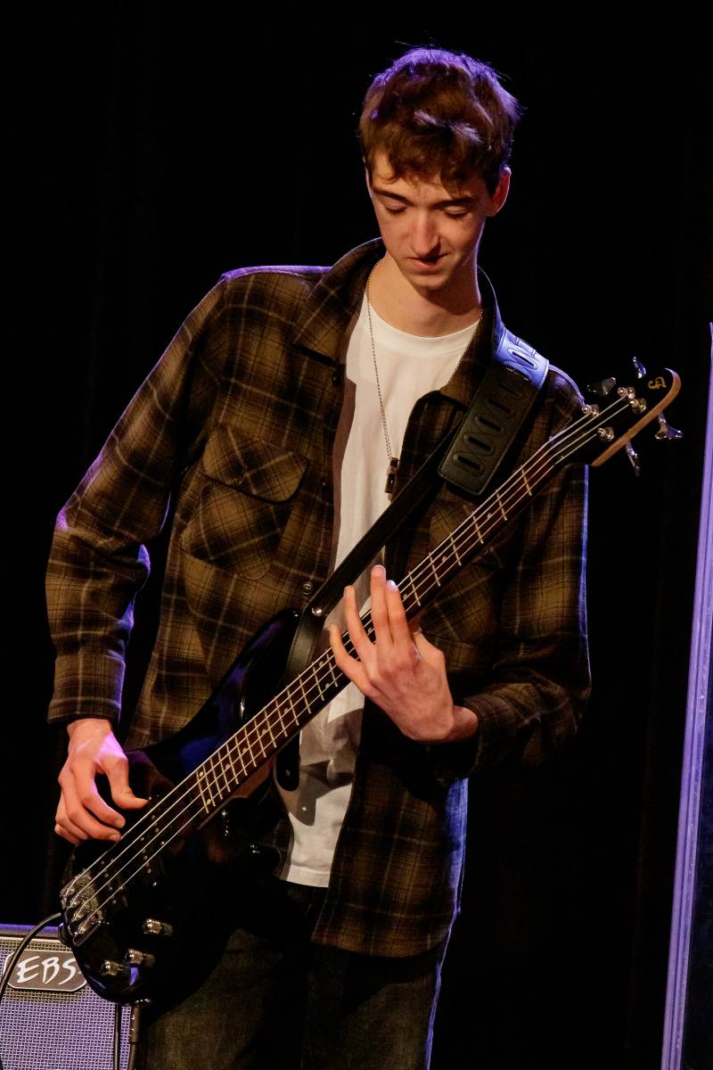 Contageous, Hotel California, Popgroep Contageous