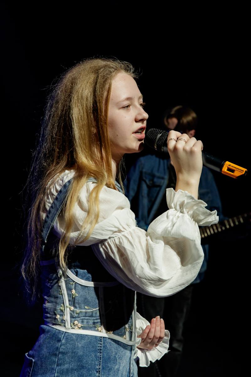 Contageous, Hotel California, Popgroep Contageous