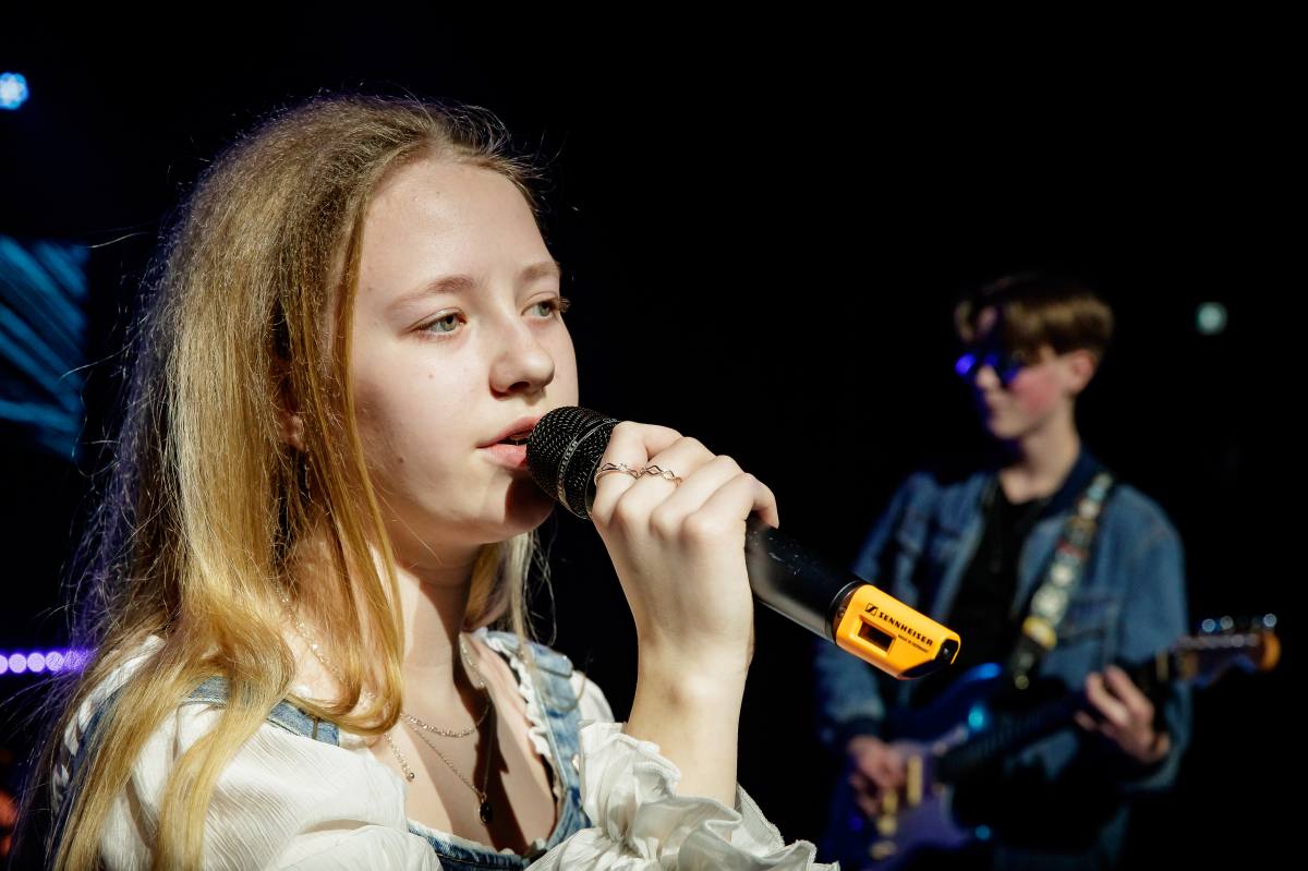 Contageous, Hotel California, Popgroep Contageous