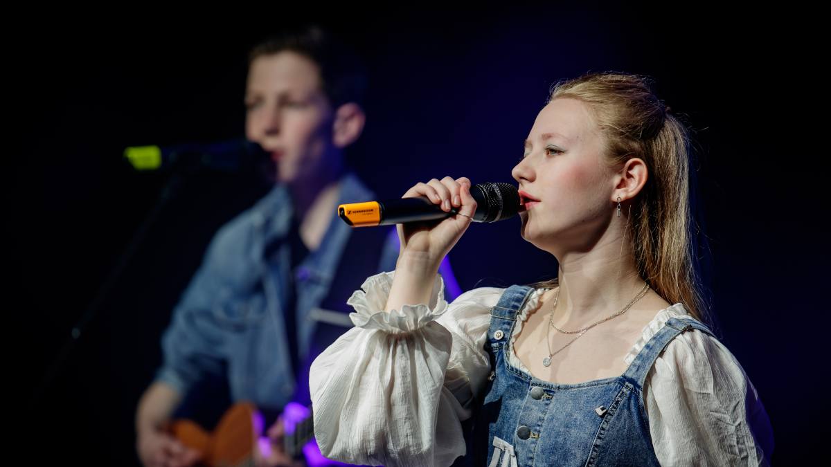 Contageous, Hotel California, Popgroep Contageous