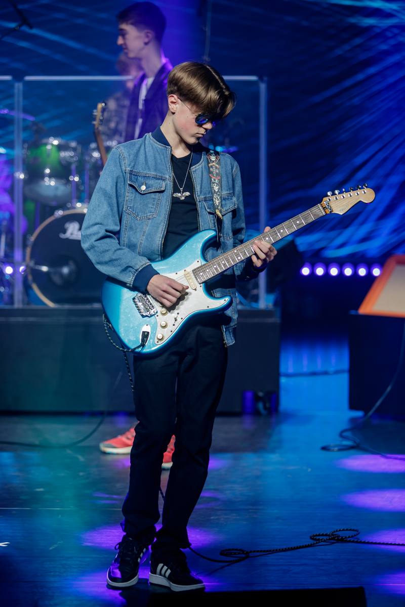 Contageous, Hotel California, Popgroep Contageous