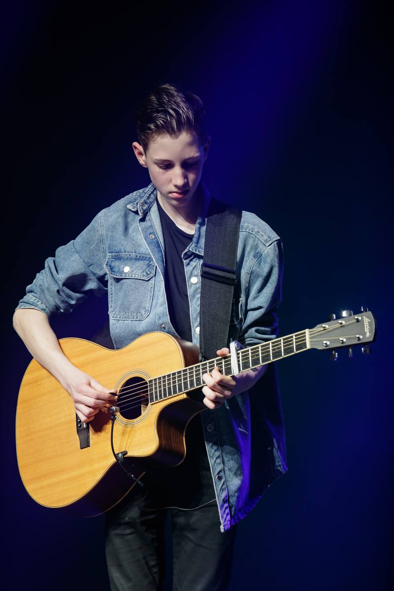 Contageous, Hotel California, Popgroep Contageous