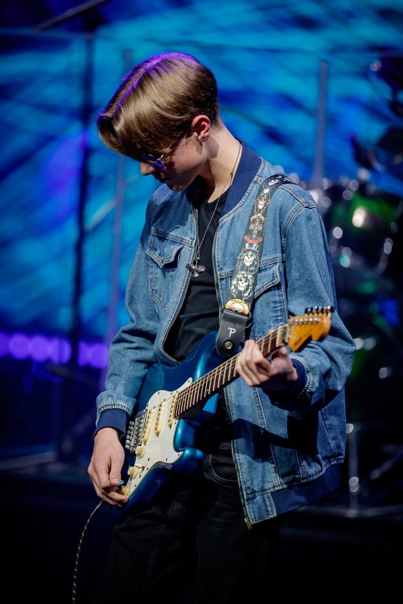 Contageous, Hotel California, Popgroep Contageous