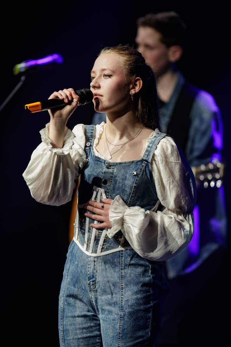 Contageous, Hotel California, Popgroep Contageous