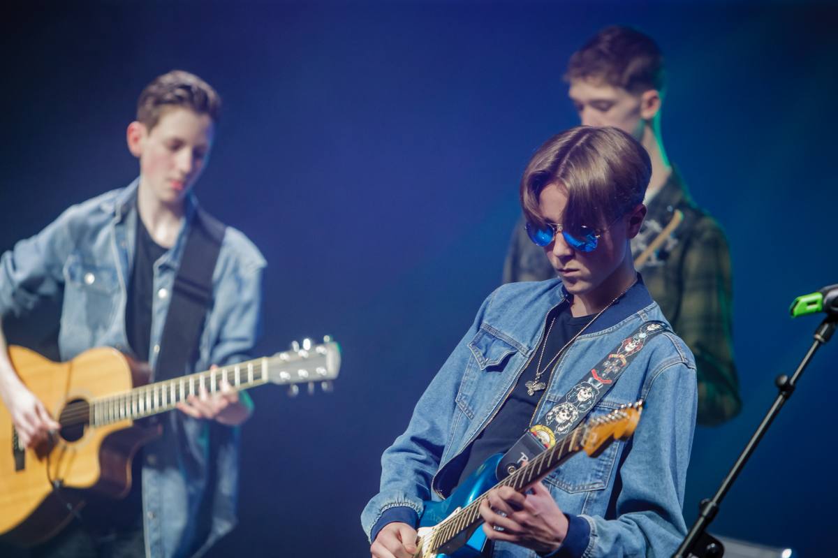Contageous, Hotel California, Popgroep Contageous