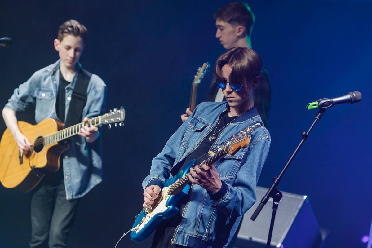 Contageous, Hotel California, Popgroep Contageous