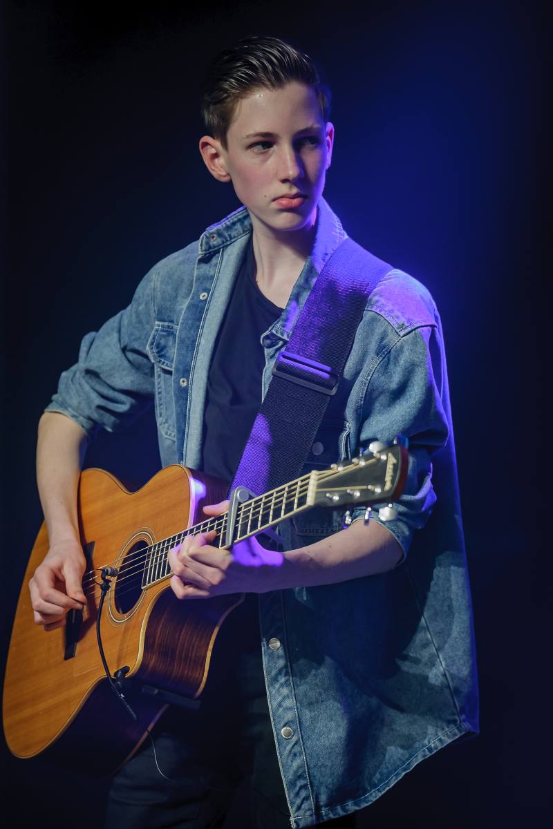 Contageous, Hotel California, Popgroep Contageous