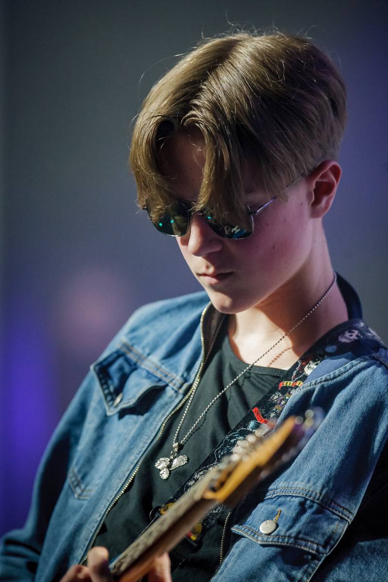 Contageous, Hotel California, Popgroep Contageous