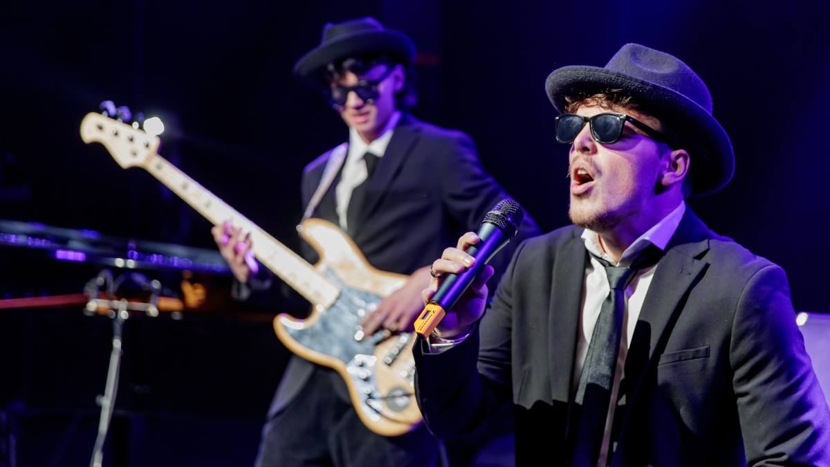Men In Black, Drivin' Me Crazy, Popgroep Men In Black