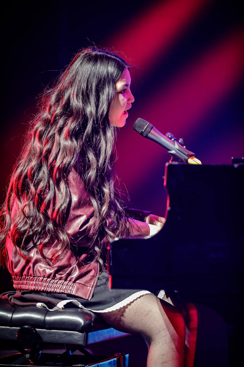 Pia en Nikki, Don't Look Back in Anger, Live Begeleid Pia en Nikki
